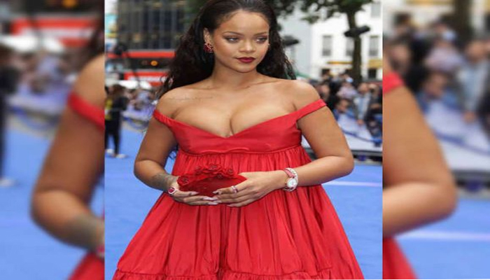 टपलेस फोटोमा गणेशको पेन्डेन्ट लगाएपछि विवादमा रिहाना