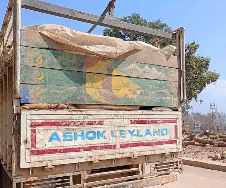 अवैध रूपमा जडिबुटी बोकेको मिनीट्रक प्रहरी नियन्त्रणमा