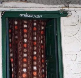 त्रिवेणी साना जलविद्युतमा लगाएकाे ताला खुल्याे