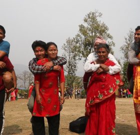 अन्तर्राष्ट्रिय नारी दिवसको अवसरमा श्रीमानलाई बोकेर दौड प्रतियोगिता