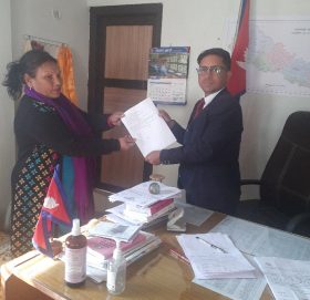 जिल्लामा महिला तथा बालवालिका कार्यलय स्थापना हुनुपर्ने माग राख्दै ज्ञापन पत्र