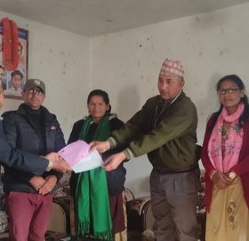 घाईते पत्रकार पण्डितलाई आर्थिक सहयोग