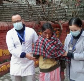 बाजुराकाे बाधुमा अलपत्र रहेकि कुष्ठरोगि अनकला आउजीको उद्धार