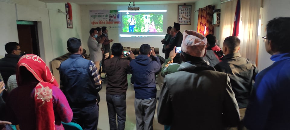 हर्क खडायतकाे बाजुरा घाम छ की देउडा गीतकाे विमाेचन (भिडियाेसहित)