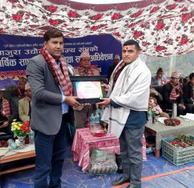 कृषि क्षेत्रमा महत्वपुर्ण योगदान पुुयाएको भन्दै जैशी सम्मानीत