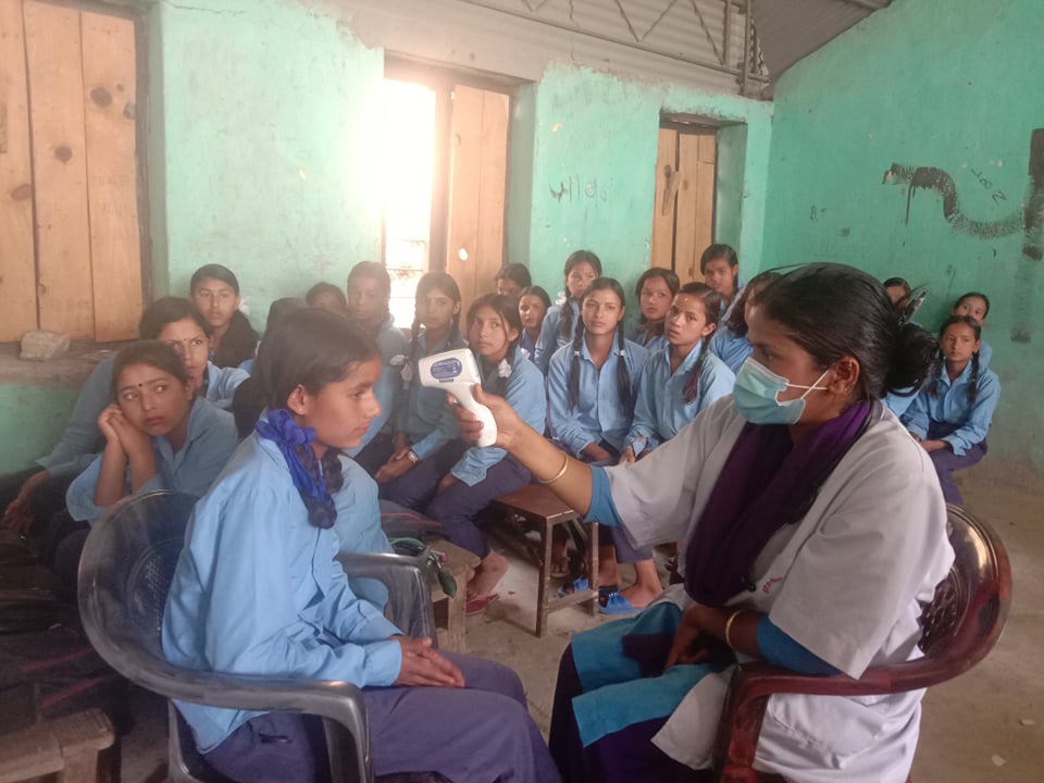 धुरालसैन माबिका २ सय भन्दा बढि बिद्यार्थी बिरामी, स्वास्थ्यकर्मी पुुगेर चेकजाँच