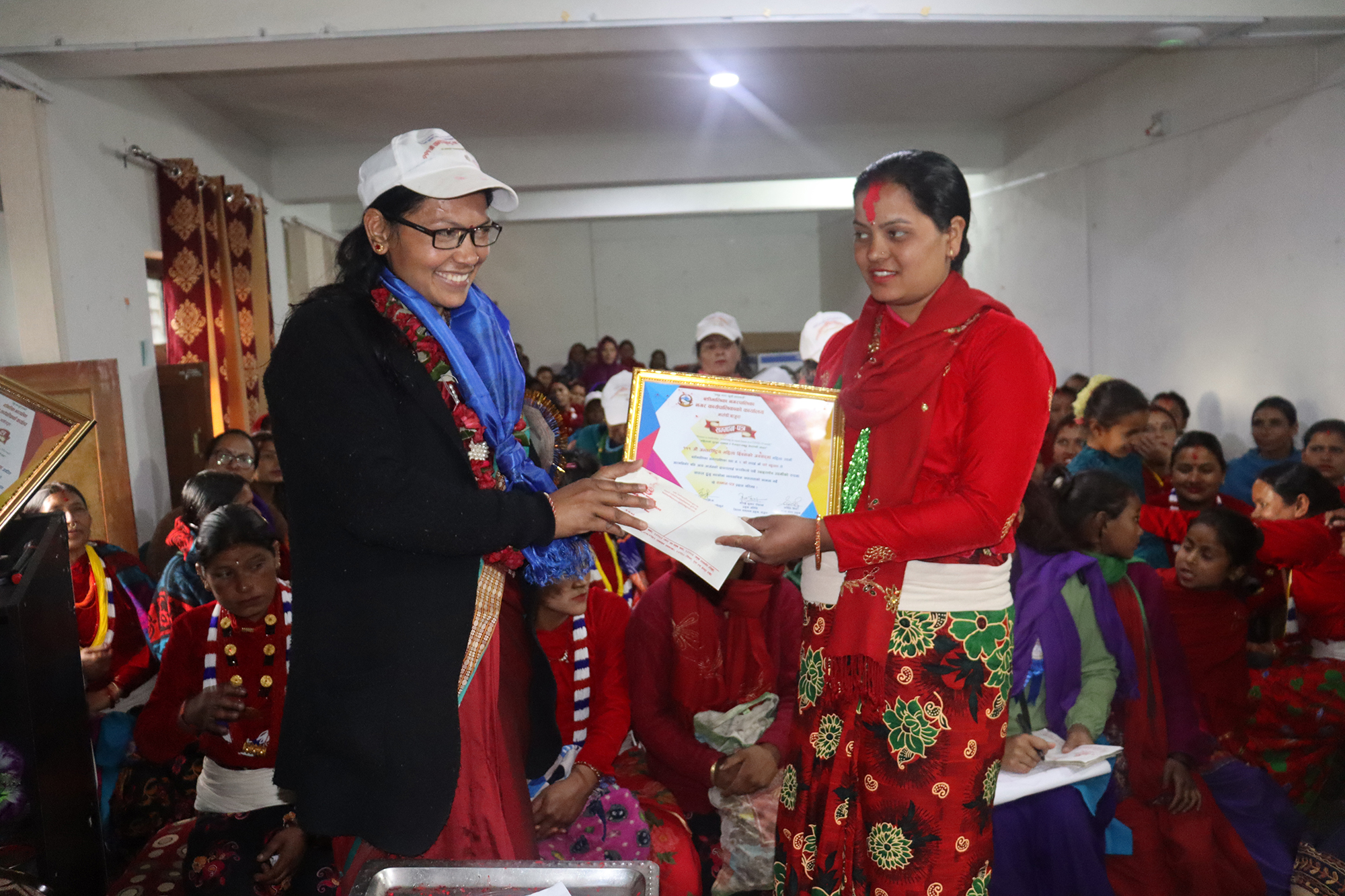 महिला दिवसको अबसरमा उद्यमी महिला सम्मानित