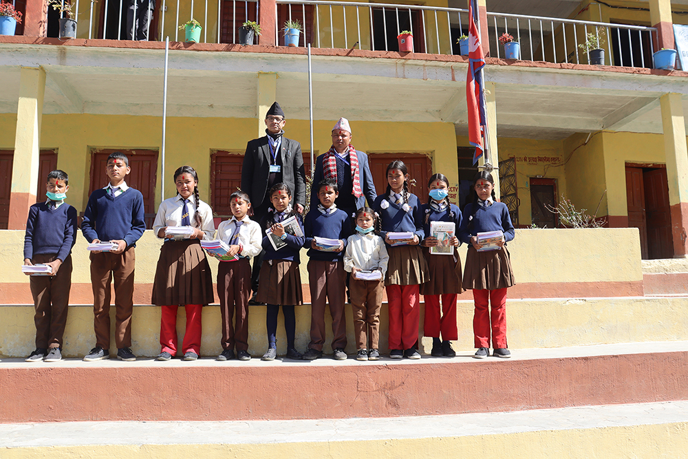 प्रशासकीय अधकिृत विकले जन्मदनिको अवसरमा सहयोग गरे