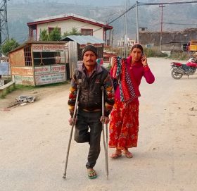 अस्पतालले रिफर गर्दा पैसा नहुुदा अलपत्र आउँसे कामी (भिडियाे सहित)