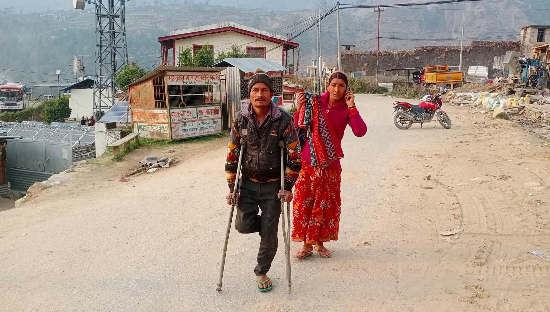 अस्पतालले रिफर गर्दा पैसा नहुुदा अलपत्र आउँसे कामी (भिडियाे सहित)