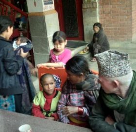 आर्थिक अभाबमा बिच्चली परेका मुुक्तिकोट गाँउका एक दलित परिवारकाे उद्धार