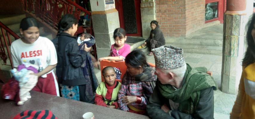 आर्थिक अभाबमा बिच्चली परेका मुुक्तिकोट गाँउका एक दलित परिवारकाे उद्धार