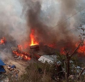 दोभान बजारमा आगलागी : ४० घर जलेर नष्ट