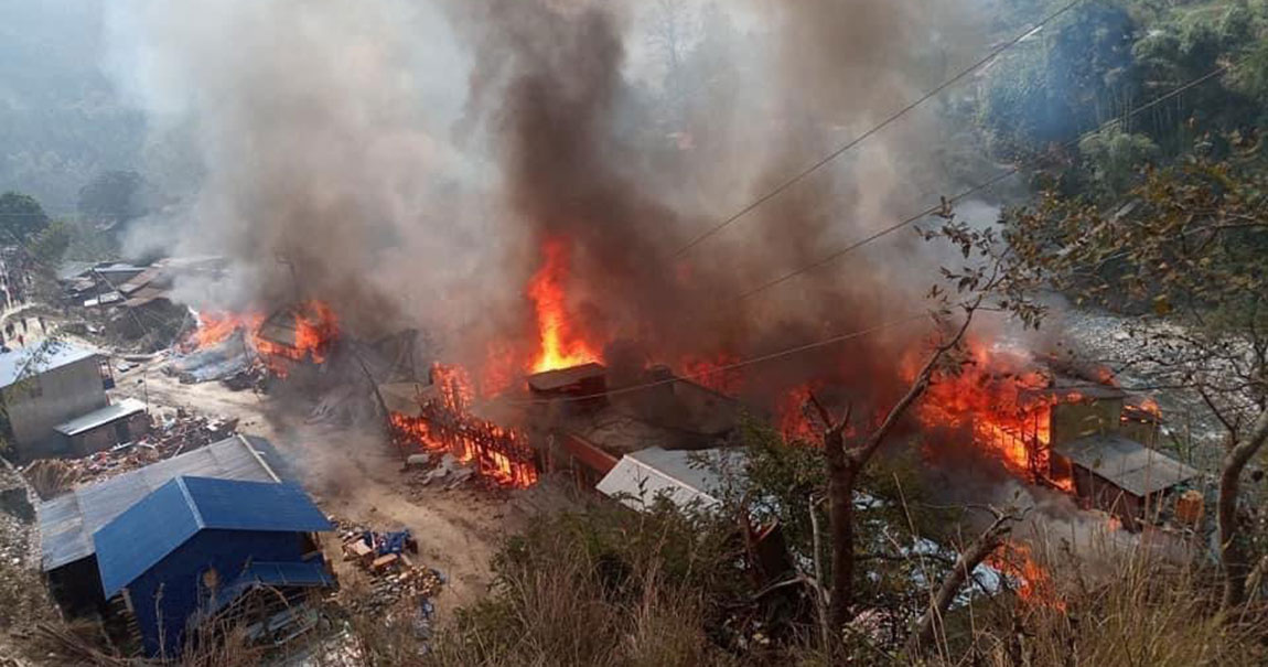 दोभान बजारमा आगलागी : ४० घर जलेर नष्ट