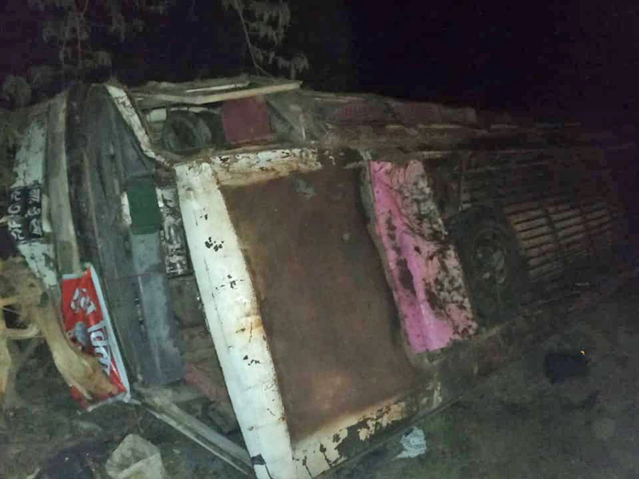 दुलही पठाउन हिँडेको बस  दुर्घटना, ३७ जना घाइते