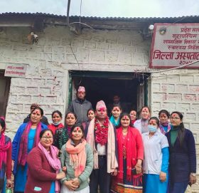 बिरामीको उपचार सँगै आर्थिक सहयोग गर्ने डा. रुपचन्द्रको बिदाई हुँदा बाजुरामा