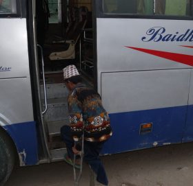 उपचार अभाबमा अलपत्र आउसेको उपचार काठमाडौमा NHEDF ले गरिदिने