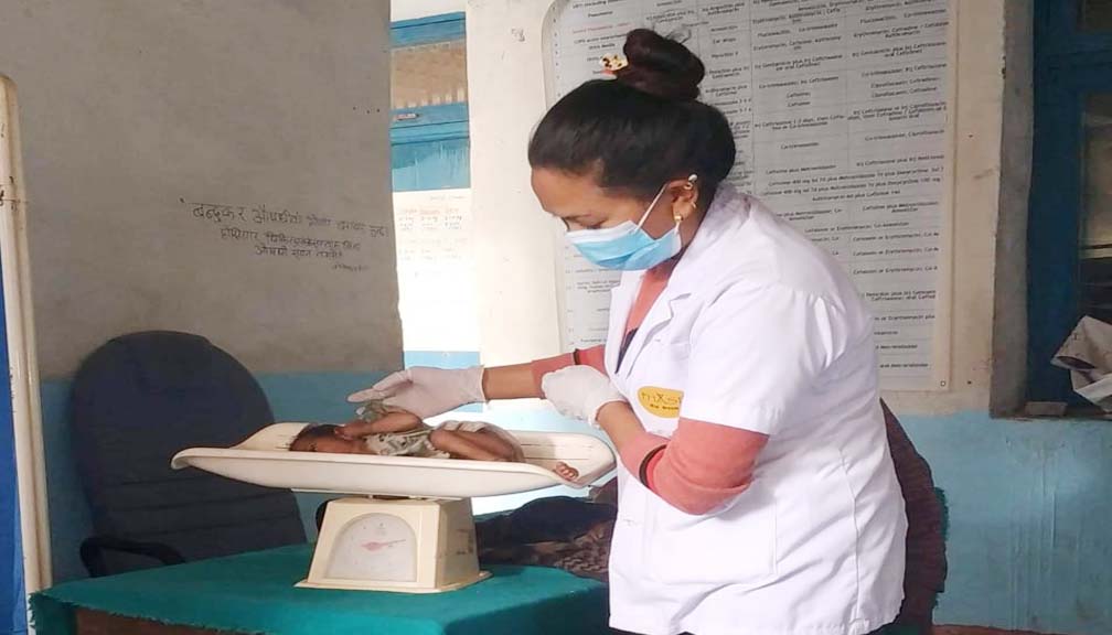 कुुपोषणका कारणले जिवनमरण दोसाधमा रहेको बच्चाको उद्धार