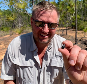 आकाशबाट खसेका ढुङ्गालाई जम्मा गर्छन् यी व्यक्ति, कमाइरहेका छन् करोडौं