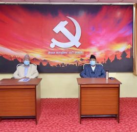 धुम्बाराहीमा केपी ओली र माधव नेपाल पक्षबीच छलफल