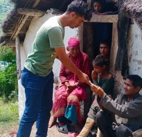 पत्रकार सिंहले भत्ताको ८६ हजार रकम असाहयलाई सहयोग