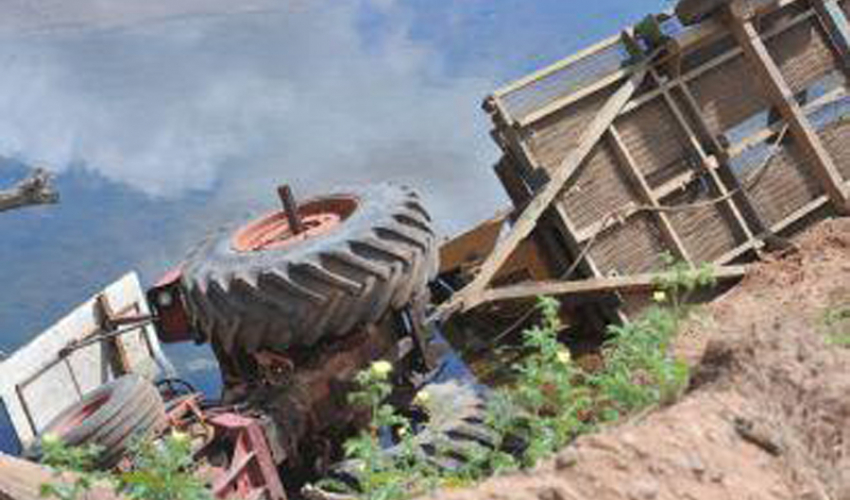 बाजुराको अम्काेटकाे पहिरोमा ट्याक्टर दुर्घटना, १ को मृत्यु १ घाइते