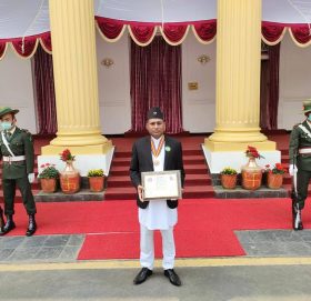 चार बर्ष बाजुरा सेवा गरेका डा. बिश्वकर्मा “सुप्रबल जनसेवाश्री बाट बिभूषित”