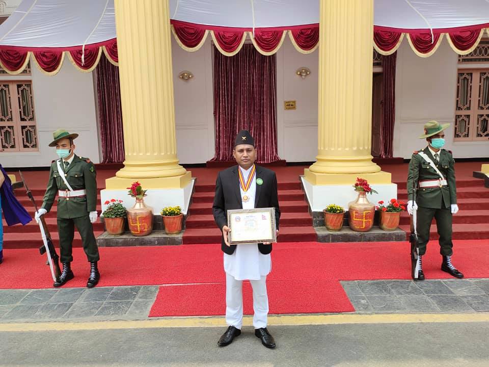 चार बर्ष बाजुरा सेवा गरेका डा. बिश्वकर्मा “सुप्रबल जनसेवाश्री बाट बिभूषित”