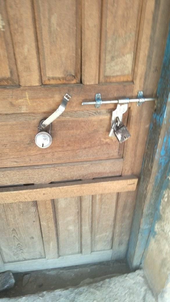 देवस्थली माबि माटेशाँगुमा विद्यार्थीले लगाए ताला