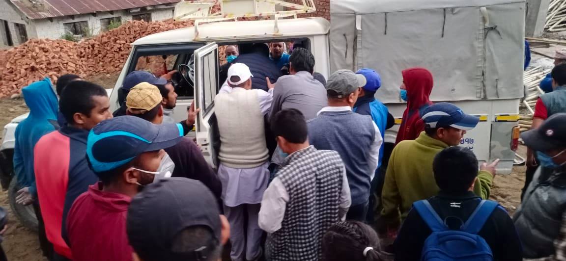 प्रतिकुल मौसमले हेलिकप्टर नआएपछि अध्यक्ष रोकायालाई गाडि बाट काठमाडौ लगियो