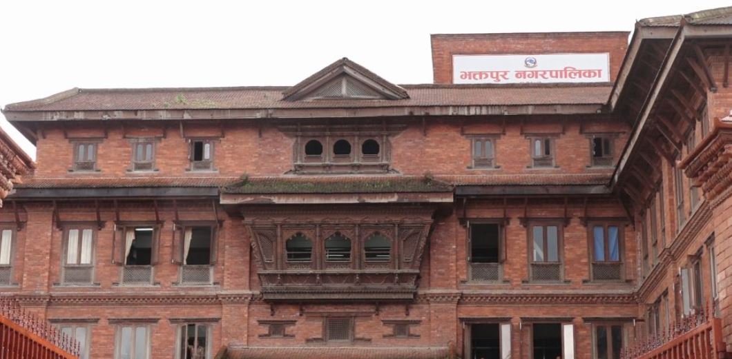 जात्राका लागि नगरपालिकाद्वारा घरघरमा स्वास्थ्य सामग्री वितरण