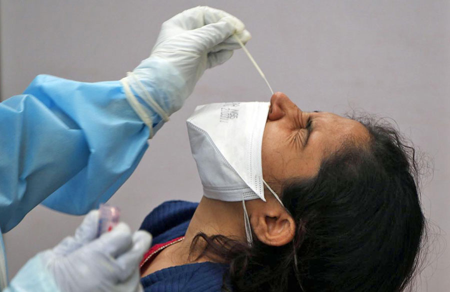 अस्पताल जाँदैनन् सङक्रमित, घरमै उपचार