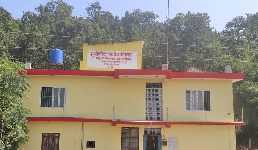 कोरोना देखिएपछि गाउँपालिका बन्द