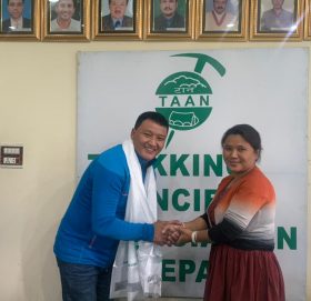 विश्व किर्तिमान कायम गरेका जाङबु शेर्पा सत्रौँ पटक सगरमाथा आरोहण गर्दै