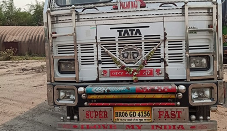 अवैध रुपमा भित्रिएका भारतीय सवारी साधन प्रहरी नियन्त्रणमा