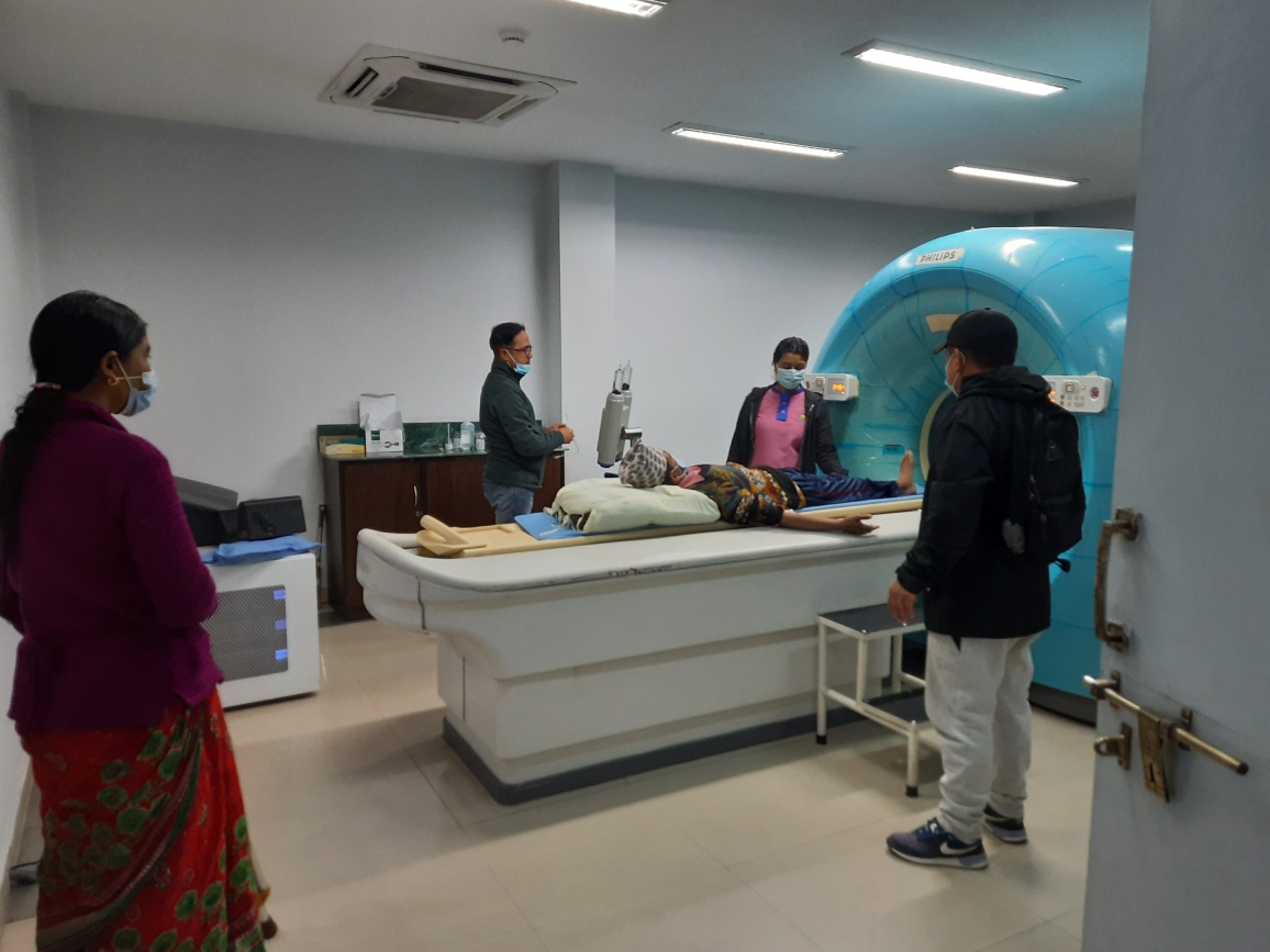 आर्थिक अभाबमा अलपत्र आउसेको शिक्षण अस्पताल काठमाडौमा उपचार हुदै