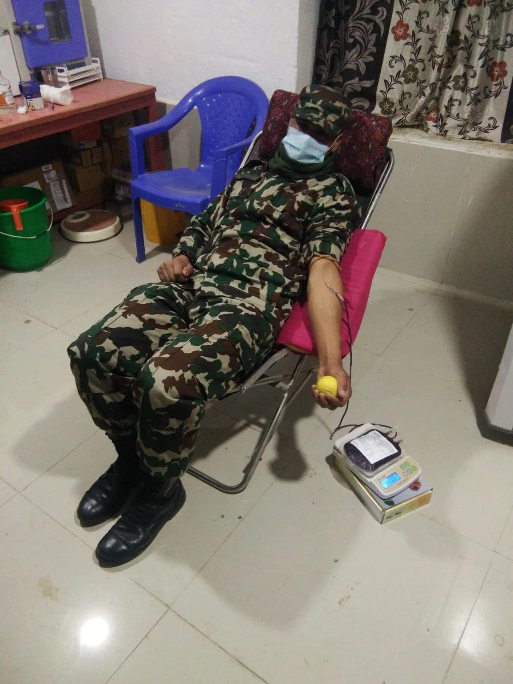 सुरक्षाकर्मीको भरमा बाजुरामा रक्तदान