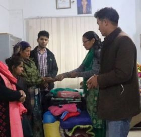 बडिमालिकाको पाटाकी अलपत्र आमा छोरीलाई सहयोग