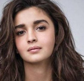 अभिनेत्री आलिया भट्ट कोरोना संक्रमित