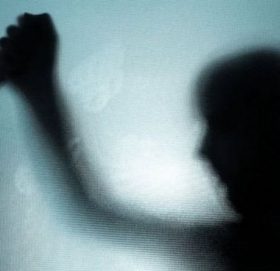 माइतीमा छोरी रोकेको निहुँमा सासु–ससुरामाथि खुकुरी प्रहार