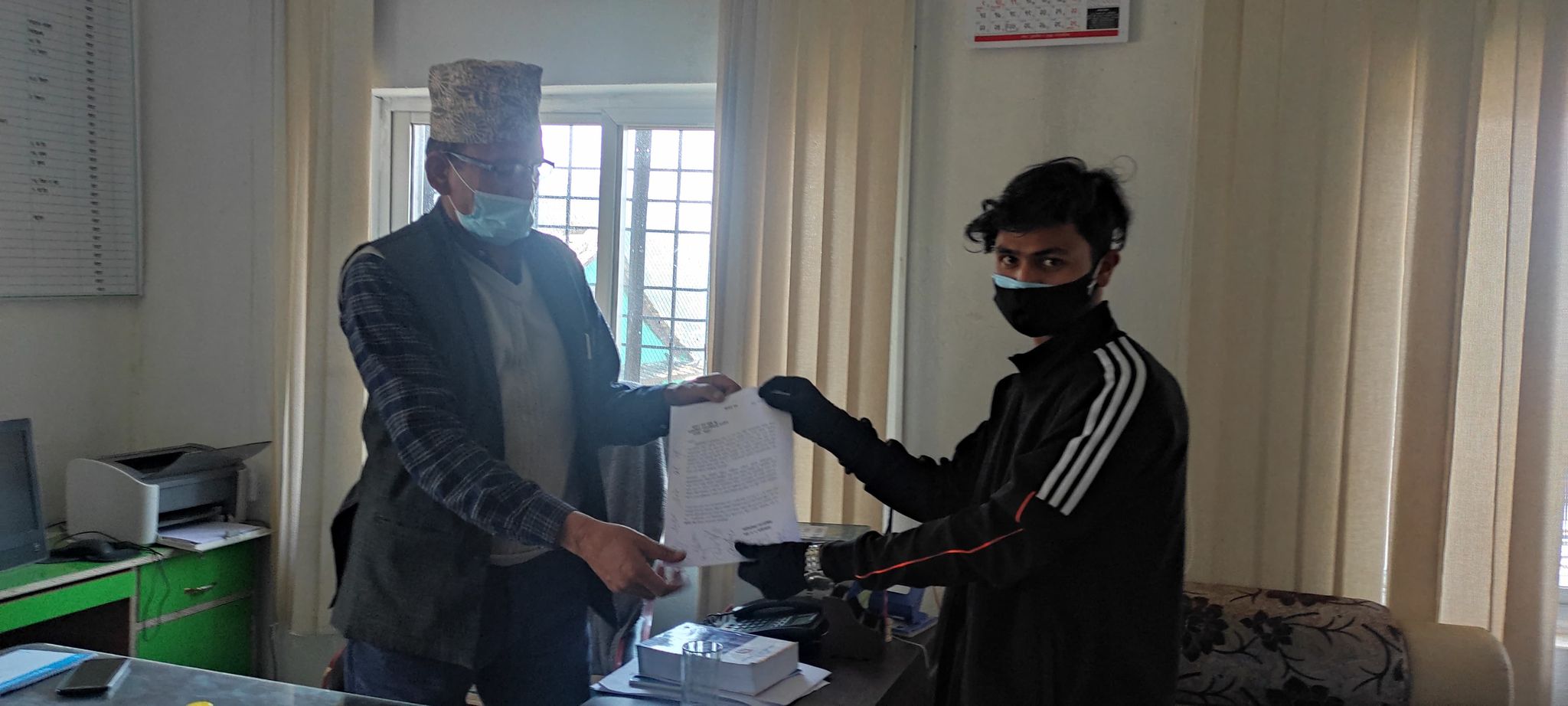 खुलामंच देखी बडिमालिका जाने सडक ढिला भएको भन्दै नगरप्रमुखलाई ज्ञापन पत्र