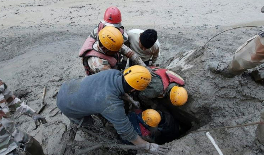 भारतको उत्तराखण्डमा हिमताल फुट्दा ८ जनाको मृत्यु, ३ सय ८४ जनाको उद्धार