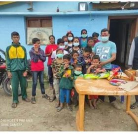 जन्म दिनको अवसरमा कन्सन बाजुरालाई नगद तथा खद्ययन्न सहयोग