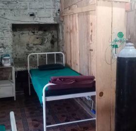 जिल्ला अस्पतालको आइसोलशन कोभिडका बिरामीले भरिदै