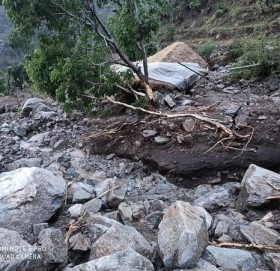 बाढीले साँफे–मार्तडी सडक खण्ड अवरुद्ध, बडिमालिका ४ रिलामा एक पसल बगायो