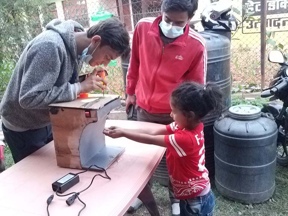 नेपालकै पहिलो हाई सेन्सरयुक्त ह्याण्ड स्यानिटाइजर मेसिन निर्माण