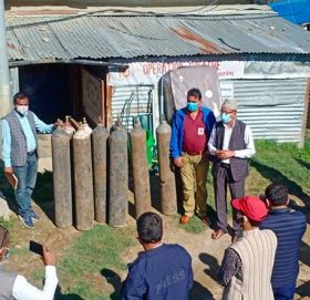 नागरिक अगुवाद्धारा जिल्ला अस्पताल बाजुरालाई अक्सिजन हस्तान्तरण