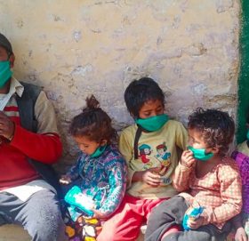 आमाको मृत्यु र बुवाले अर्को बिहे गरेर भारत गएपछि चार भाइबहिनी बिच्चलीमा