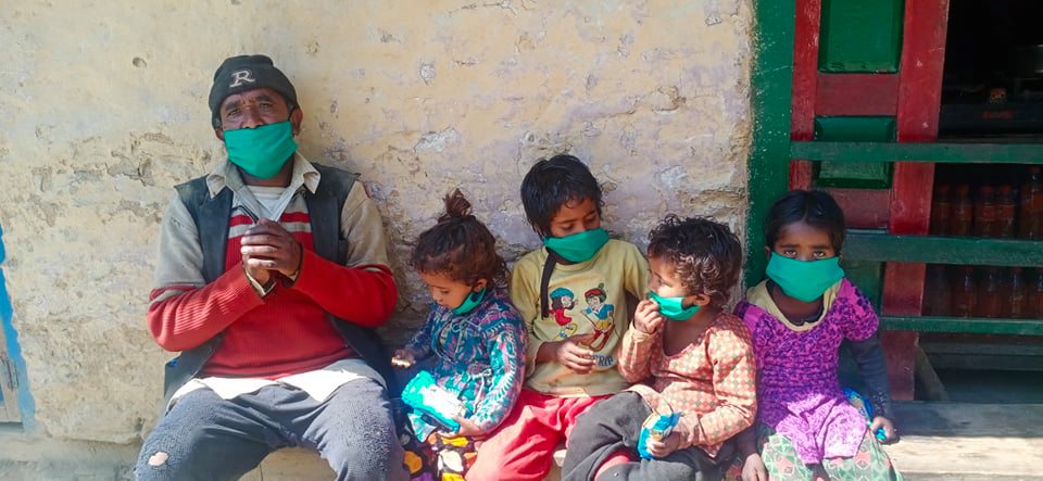 आमाको मृत्यु र बुवाले अर्को बिहे गरेर भारत गएपछि चार भाइबहिनी बिच्चलीमा