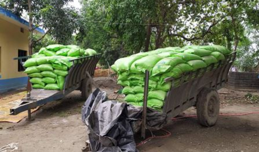 कञ्चनपुर प्रहरीद्वारा ४ लाख बढीको अवैध मलखाद बरामद